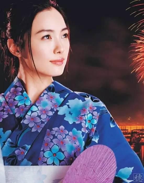 冲澡的性感女朋友